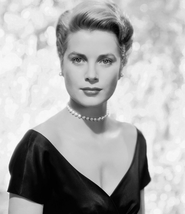 Remember, one of Grace Kelly’s granddaughters is all grown up and looks just like the iconic Princess