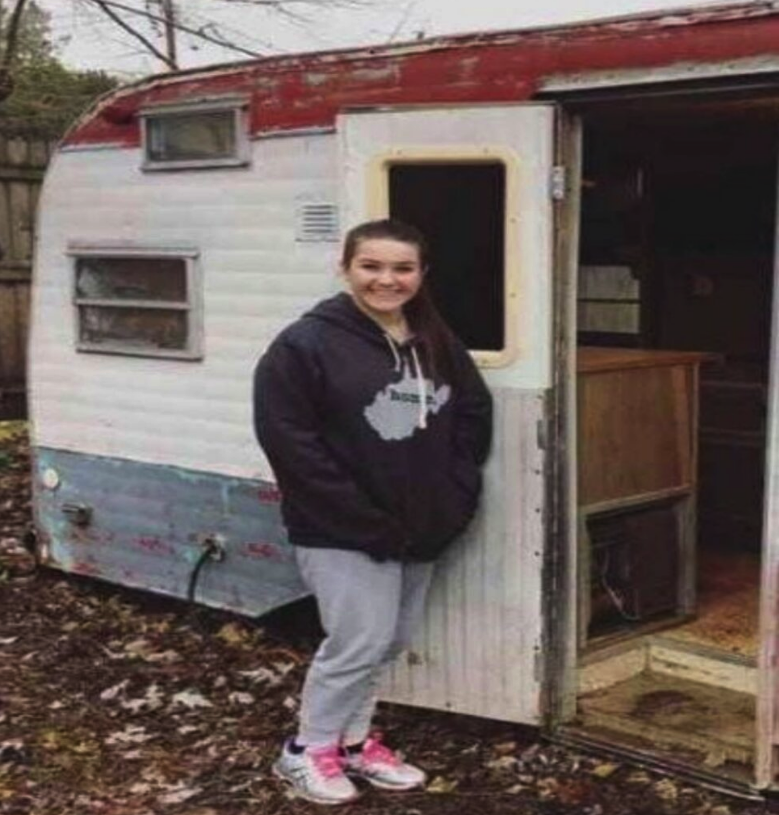 A teenage girl paid barely 0 for an old caravan. She gathered funds, doubled her investment, and has already moved in!