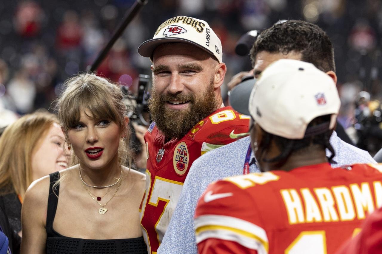 Lip reader reveals Travis Kelce’s unseen confession to Taylor Swift after Super Bowl