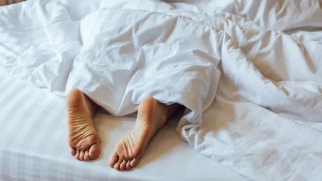 Woman hides under the bed to check on her husband