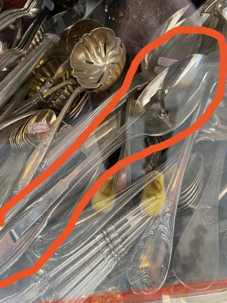 What is this spoon with a tong-like attachment?