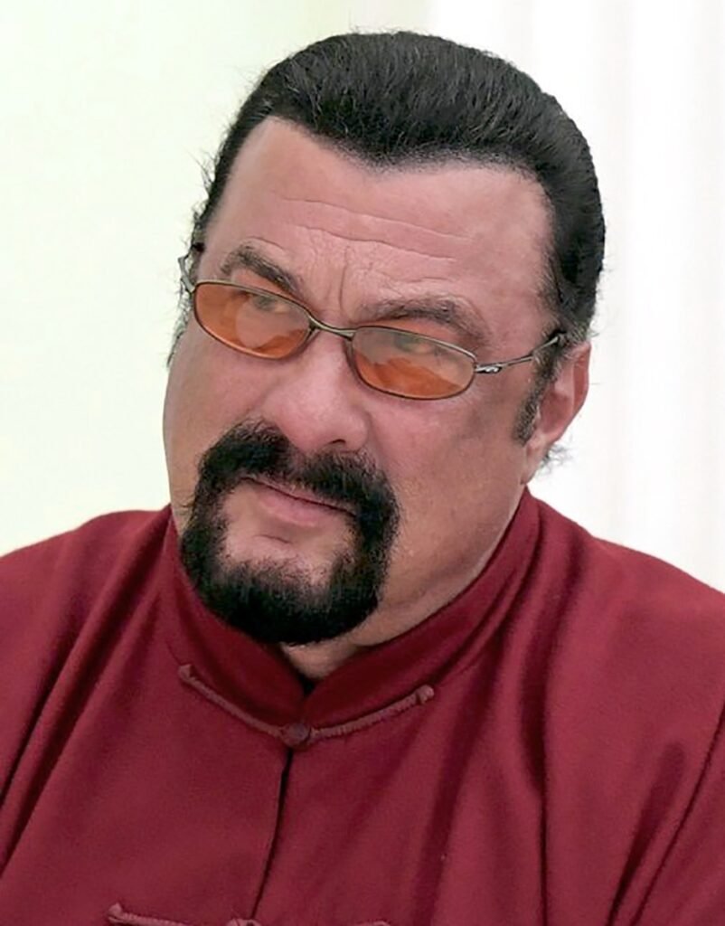 Steven Seagal turned 71 😍 You’ll smile for sure when you see him now