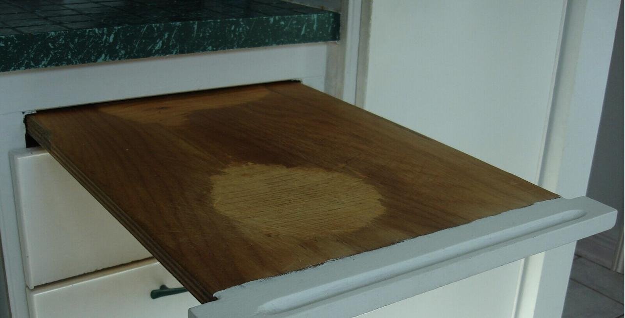 The Inventive Function Of The Kitchen’s Pull-Out Cutting Board