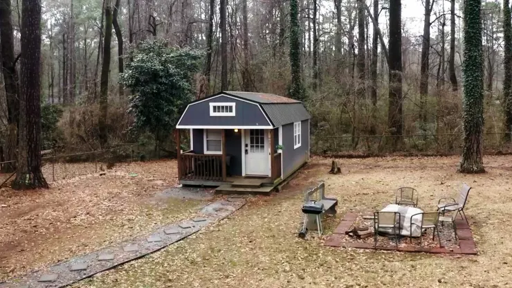 The 27-year-old constructed her “luxury tiny home” for ,000, and she pays no rent for it: “I forget that I live in a shed.”