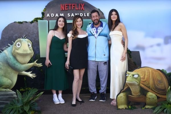 «Daddy’s little princesses have grown up!» Rare appearance of Adam Sandler with his family didn’t go unnoticed