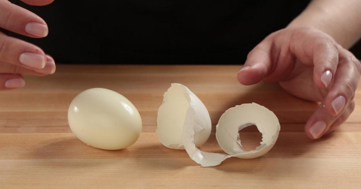 An Innovative Chef Technique for Perfectly Peeled Hard-Boiled Eggs