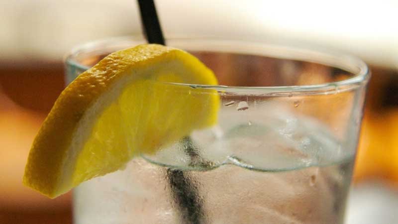 Reasons to Quit Getting Lemon Water at Restaurants