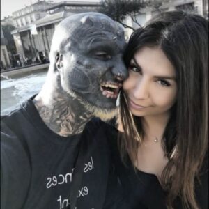 35-year-old transforms himself into “black alien” 35-year-old transforms himself into “black alien”