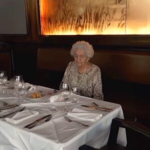 My Family Left Grandma Alone at a Restaurant to Ditch the Check—Too Bad They Messed with the Wrong Granddaughter My Family Left Grandma Alone at a Restaurant to Ditch the Check—Too Bad They Messed with the Wrong Granddaughter