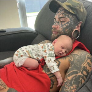 2 / 24-year-old dad, whose body is completely covered with more than 200 tattoos, removed them for the sake of his baby daughter, Better sit down before seeing him today 2 / 24-year-old dad, whose body is completely covered with more than 200 tattoos, removed them for the sake of his baby daughter, Better sit down before seeing him today