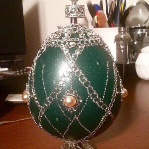 2 / Husband Mocks Old Egg Wife Bought at Flea 2 / Husband Mocks Old Egg Wife Bought at Flea