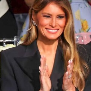 2/ New Official Portrait of First Lady Melania Released by White House 2/ New Official Portrait of First Lady Melania Released by White House