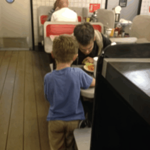 2/ MY 5-YEAR-OLD MADE AN ENTIRE RESTAURANT CRY WITH ONE SIMPLE ACT 2/ MY 5-YEAR-OLD MADE AN ENTIRE RESTAURANT CRY WITH ONE SIMPLE ACT