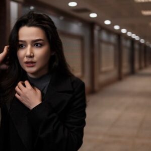 2 / A Woman Avoids a Potential Stalker by Following Safety Advice She Read Online 2 / A Woman Avoids a Potential Stalker by Following Safety Advice She Read Online
