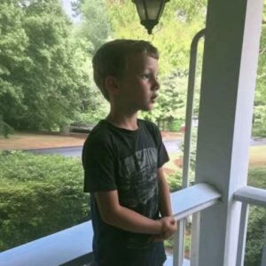 A Little Boy Knocked on Her Door—And Claimed to Be Her Son. Then She Saw His Hand A Little Boy Knocked on Her Door—And Claimed to Be Her Son. Then She Saw His Hand