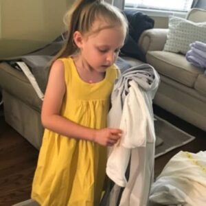 MY FIANCE’S 7-YEAR-OLD DAUGHTER COOKS BREAKFAST & DOES ALL THE…